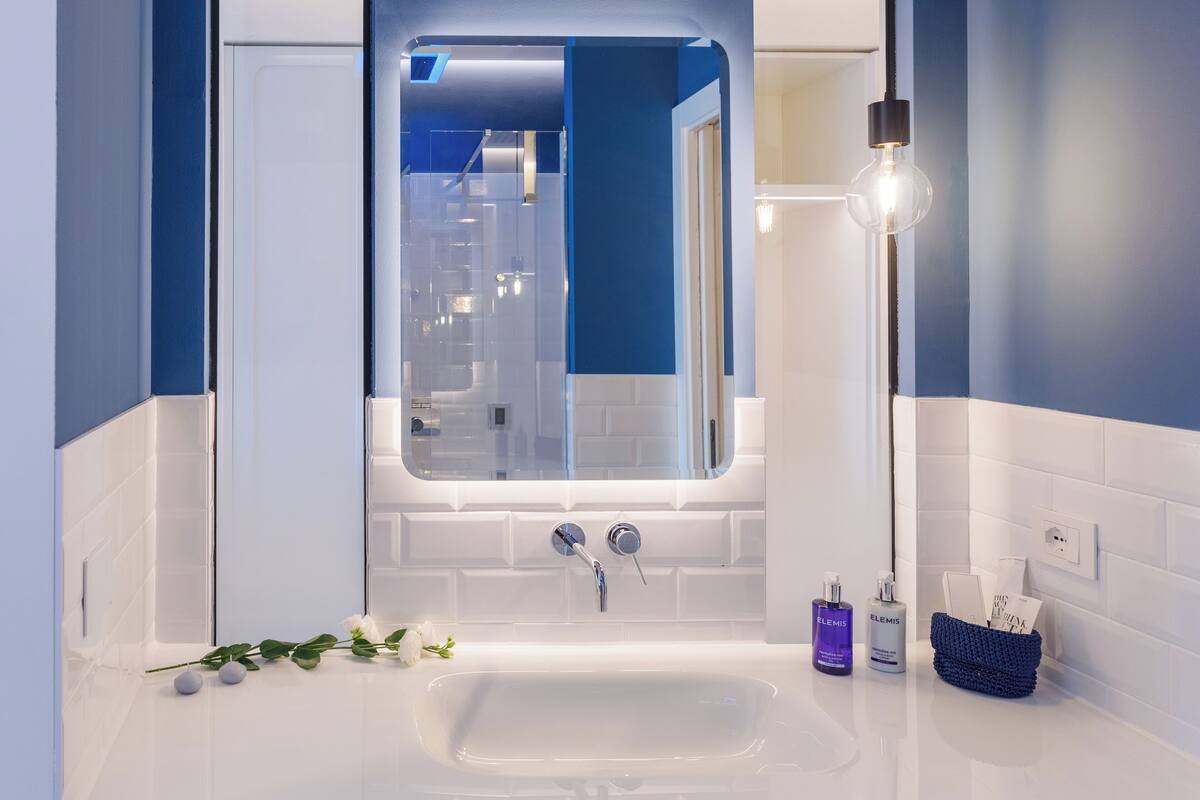 panoramic suite, 1 queen bed, hot tub, sea view | bathroom | shower, free toiletries, hair dryer, bidet