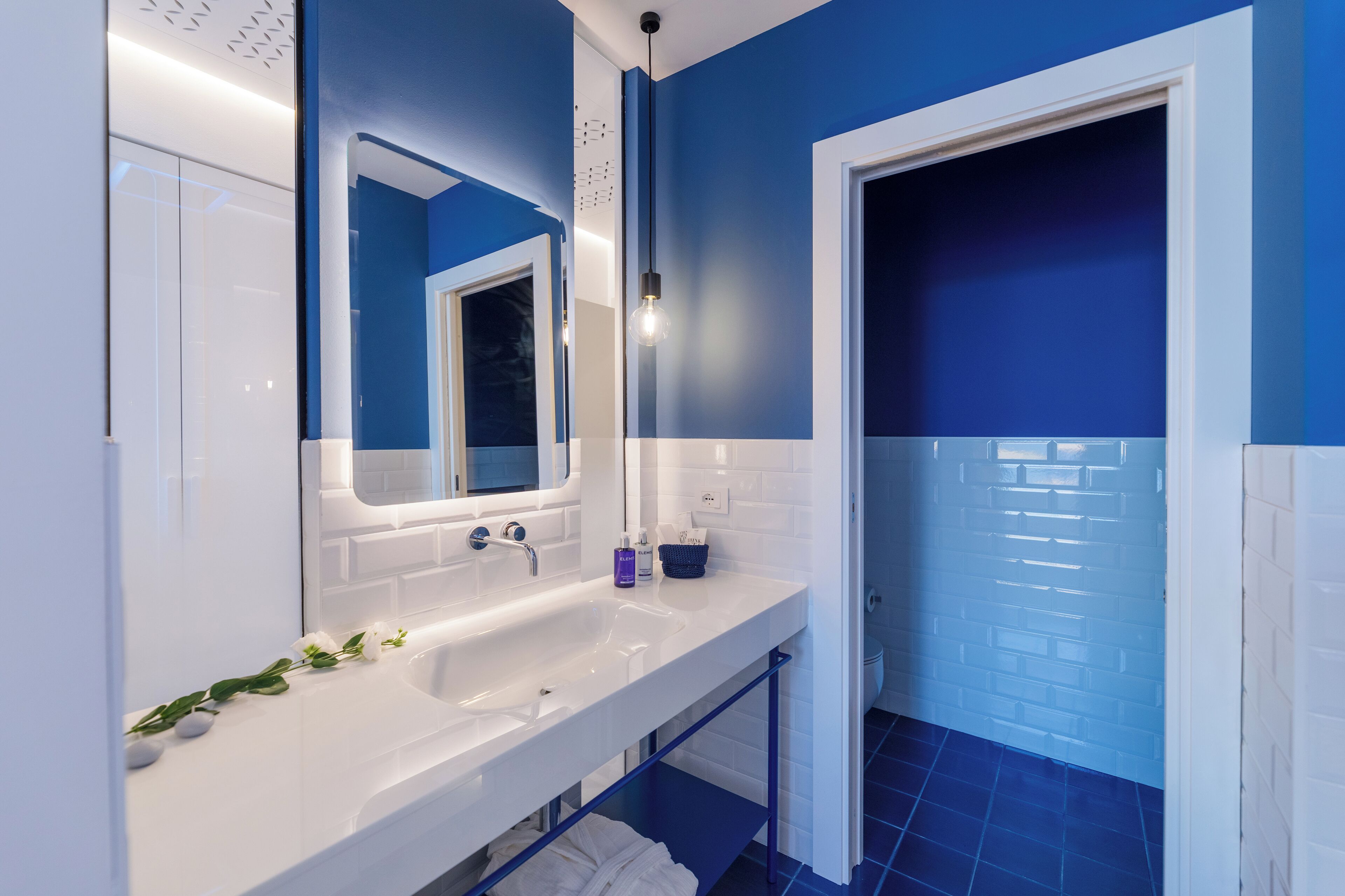 panoramic suite, 1 queen bed, hot tub, sea view | bathroom | shower, free toiletries, hair dryer, bidet