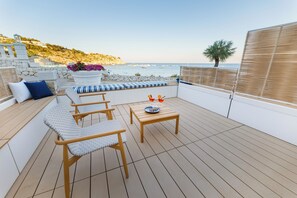 Suite Panoramique, 1 grand lit, bain à remous, vue mer | Vue de la chambre