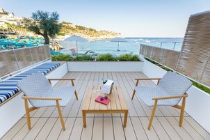 Suíte estúdio família, várias camas, varanda, vista para o mar | Terraço/pátio