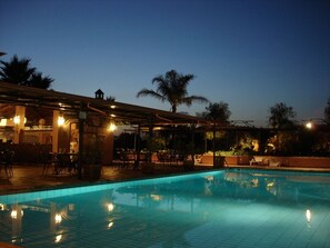 Outdoor pool, pool loungers