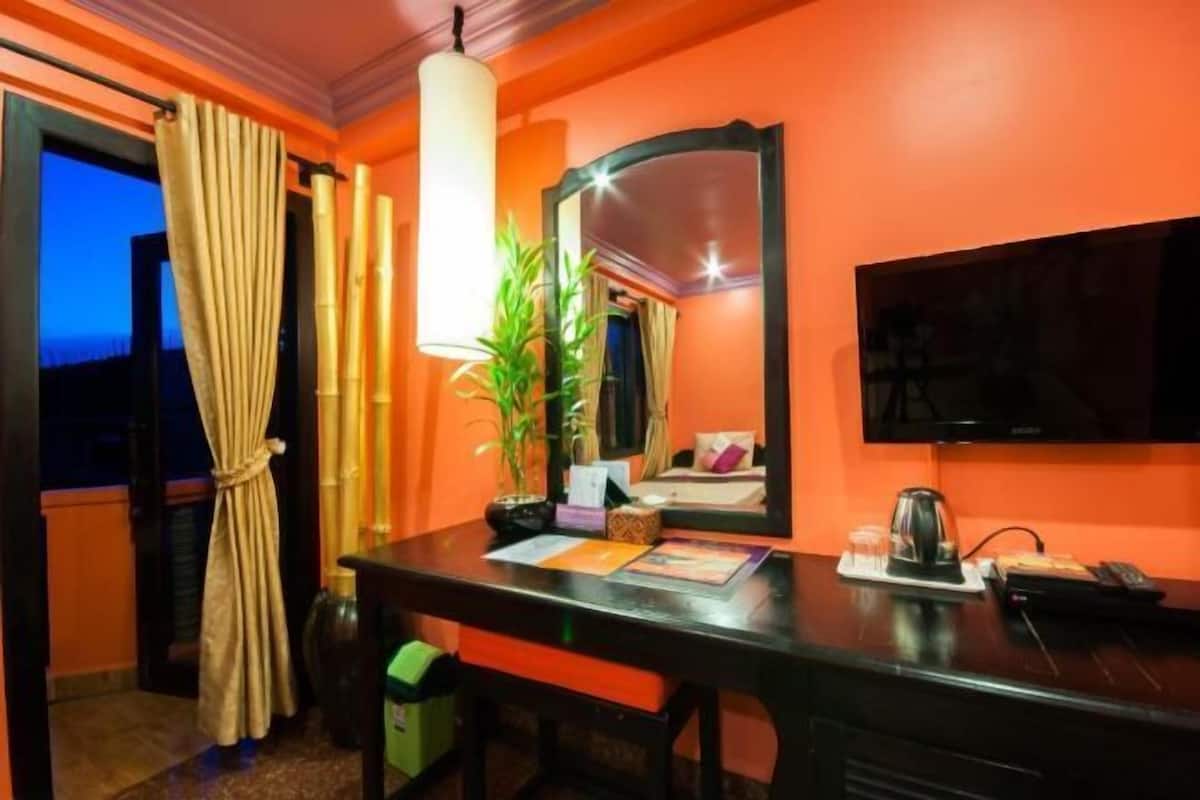 Minibar, in-room safe, individually decorated, individually furnished