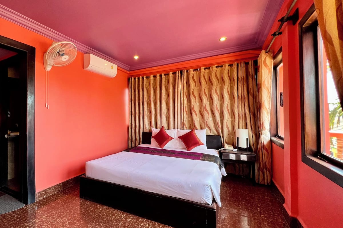 Habitación Deluxe doble (Superior Double Room) | Minibar, caja fuerte, decoración individual y mobiliario individual