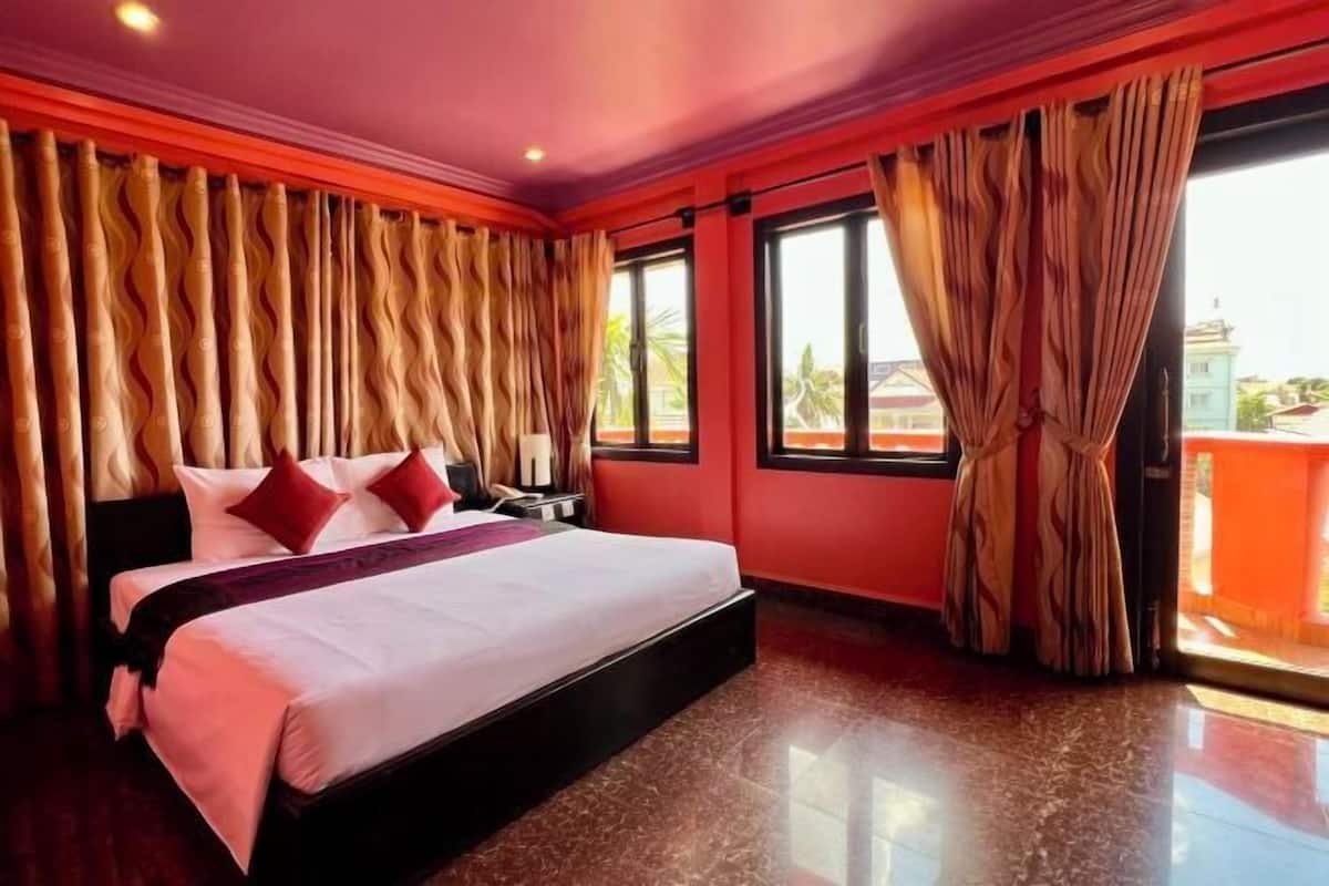 Minibar, in-room safe, individually decorated, individually furnished