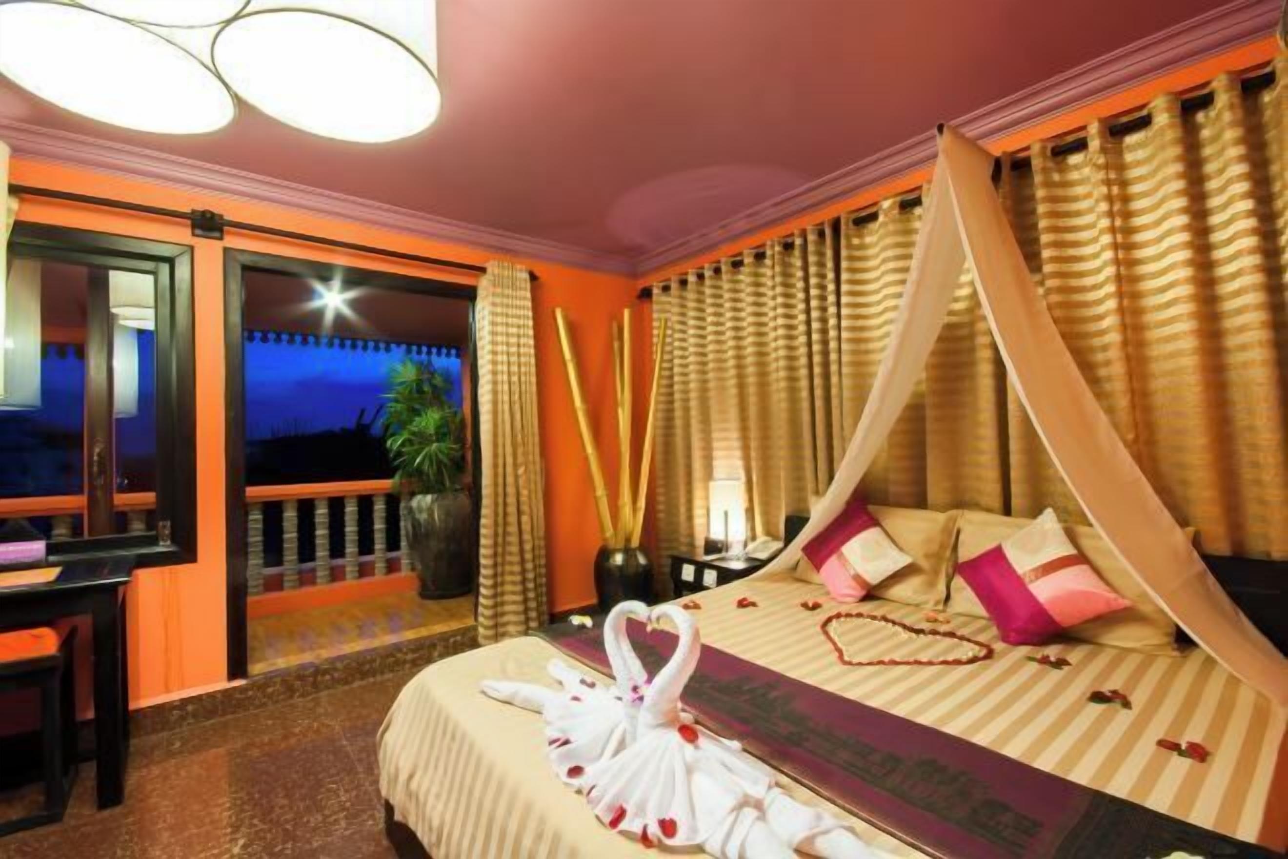 Minibar, in-room safe, individually decorated, individually furnished