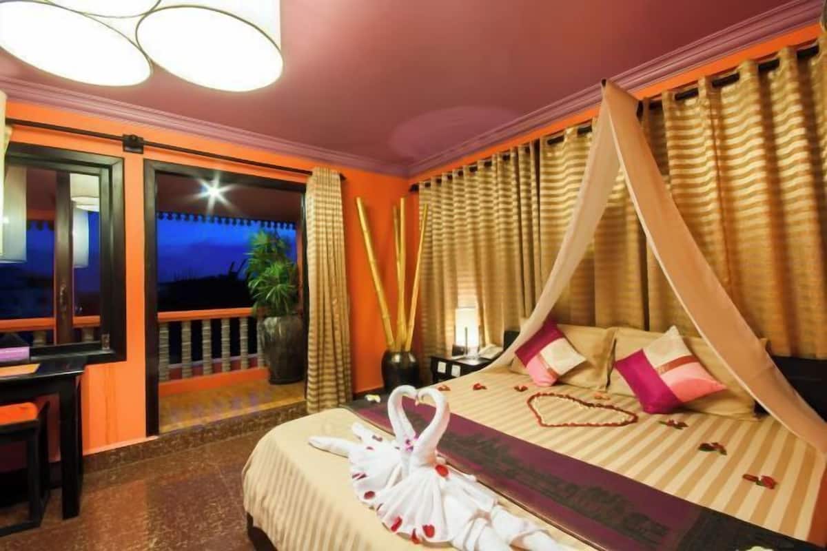 Minibar, in-room safe, individually decorated, individually furnished