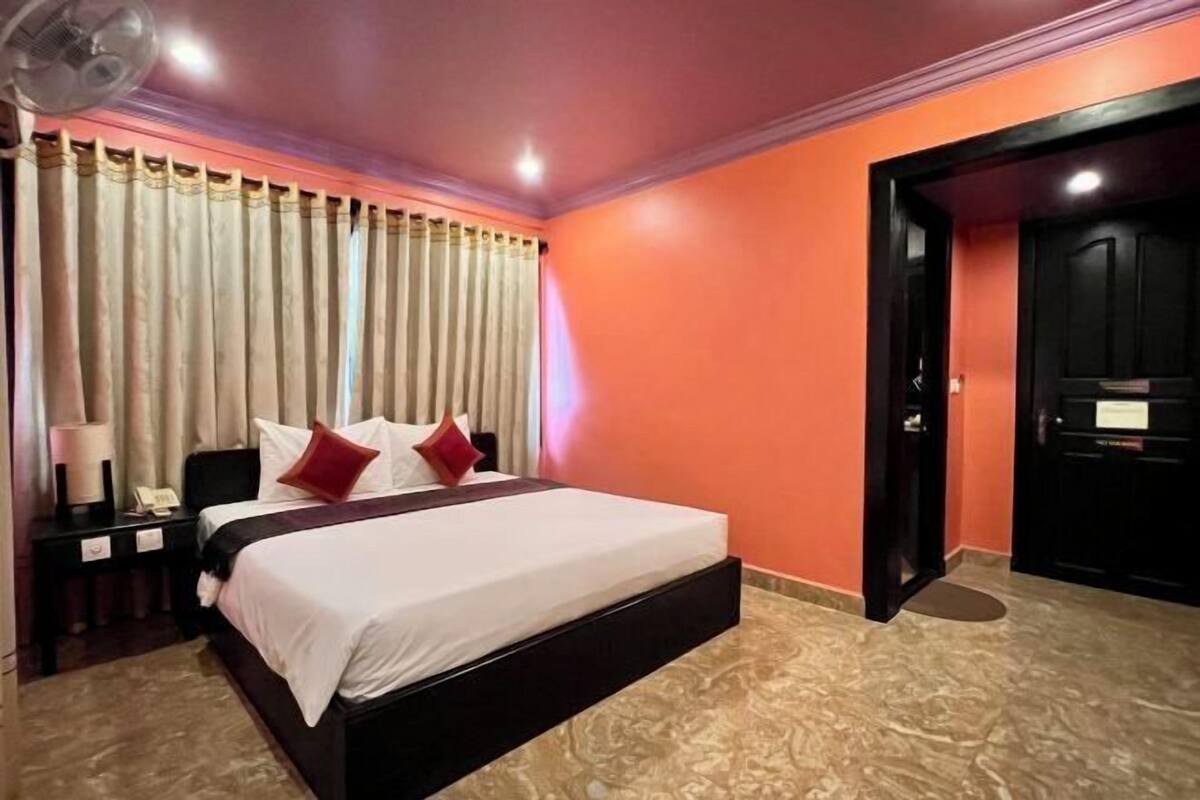 Minibar, in-room safe, individually decorated, individually furnished
