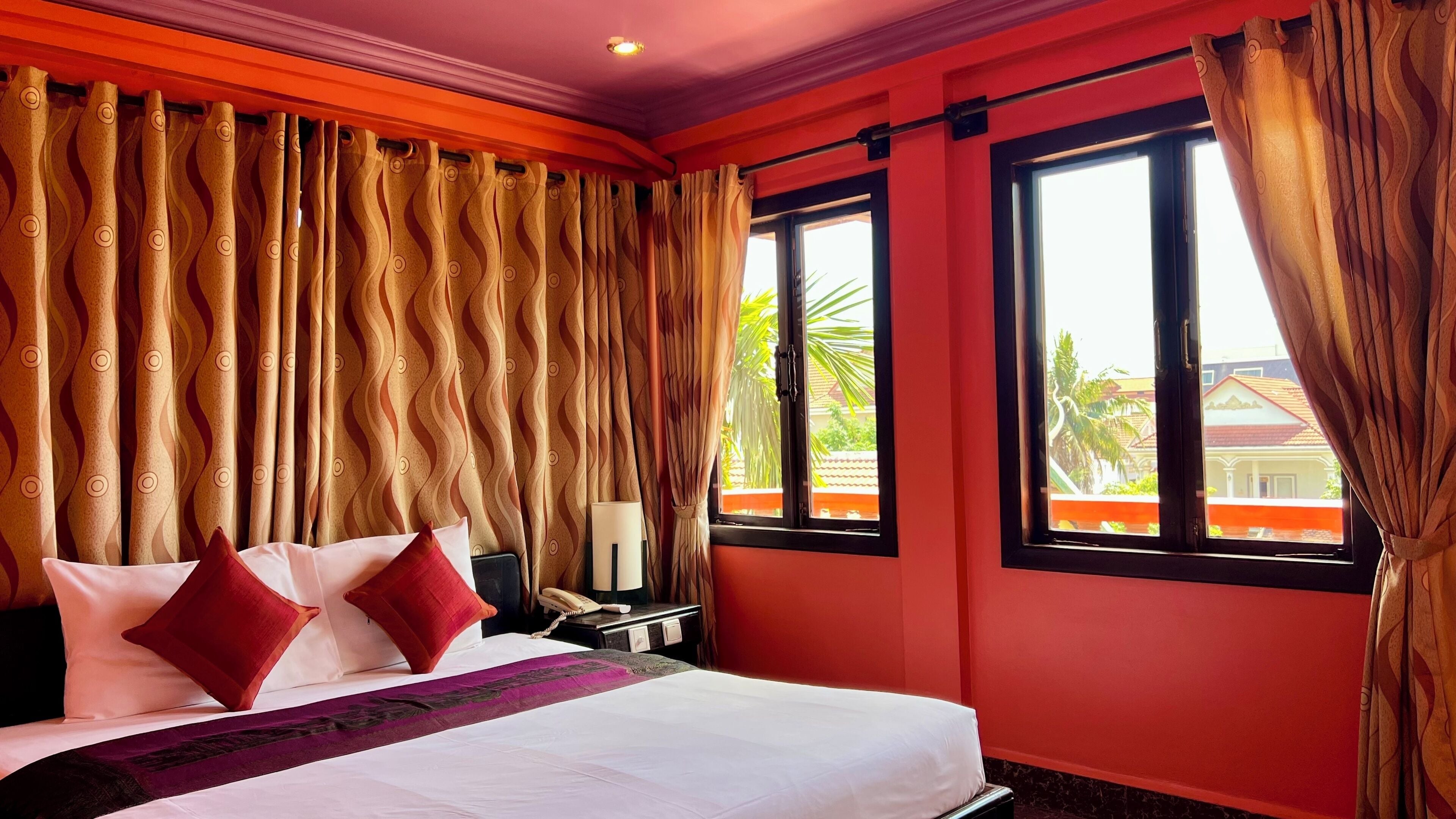 Superior Double with Balcony | Minibar, in-room safe, individually decorated, individually furnished