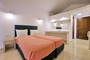 Desk, soundproofing, iron/ironing board, WiFi - Pasiphae (Lesvos)