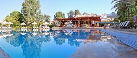 Seasonal outdoor pool, open 8:00 AM to 8:00 PM, pool umbrellas