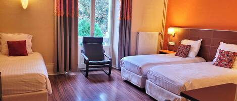 Studio, 3 Twin Beds | 1 bedroom, premium bedding, laptop workspace, soundproofing