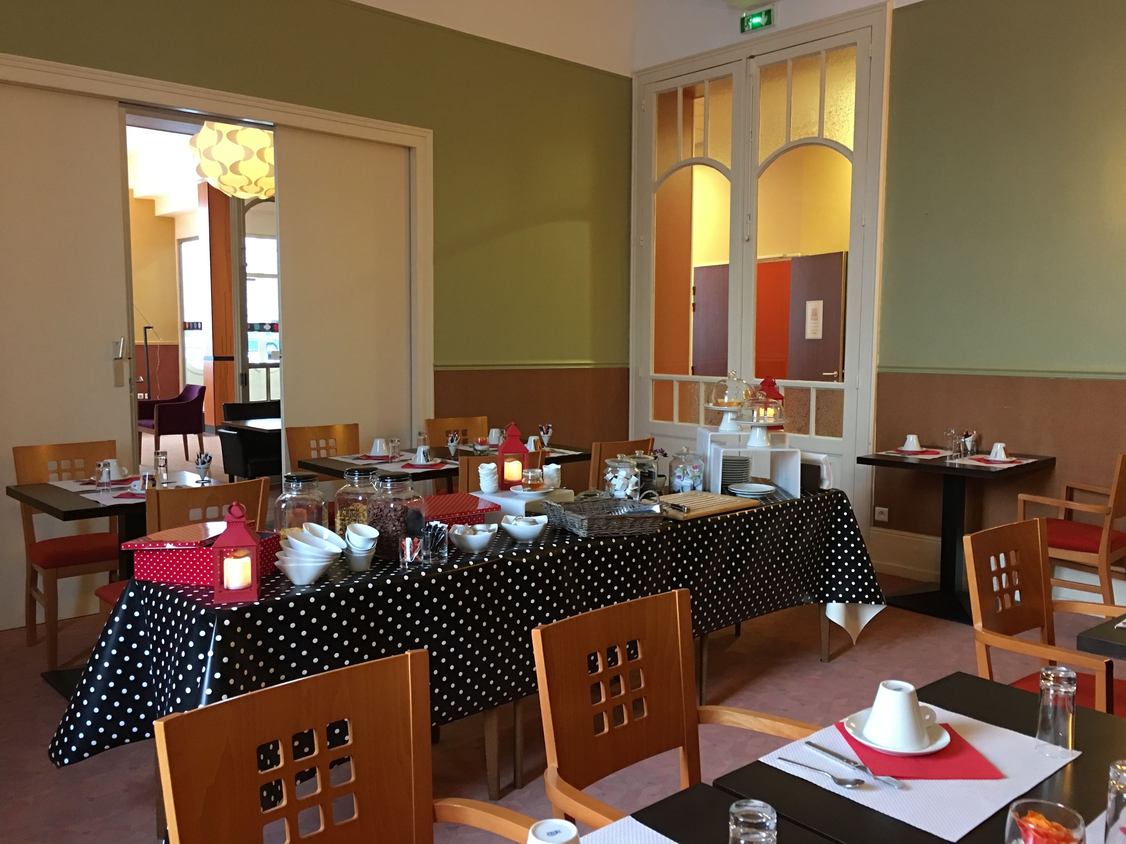 Kontinental frokost hver dag (EUR 12.90 per person)