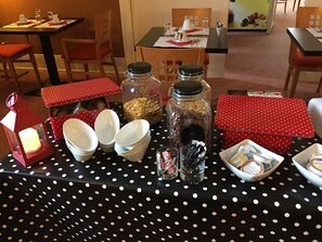 Desayuno continental todos los días (con cargo) 