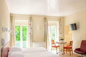 Studio lits jumeaux (2 personnes) | Sengetøy av topp kvalitet, skrivebord for bærbar PC og lydisolert