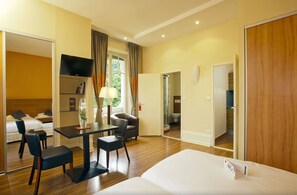 Apartment, 2 Single Beds, Bathtub