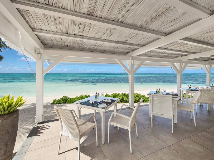 Der serveres morgenmad, frokost og internationale retter med havudsigt