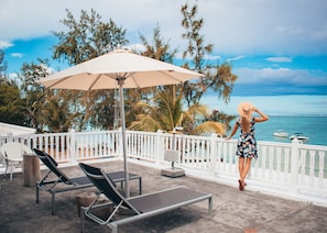 Minibar, in-room safe, WiFi, bed sheets - Astroea Beach Hotel (Pointe D'esny)