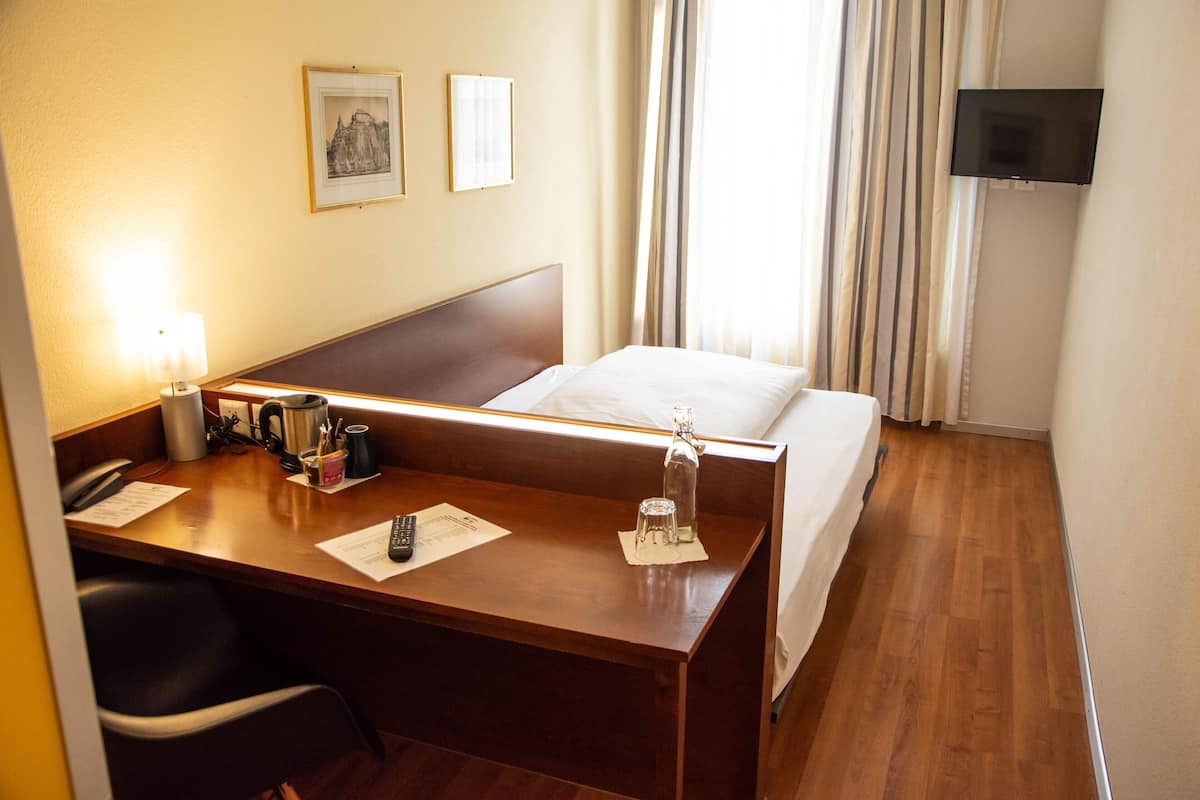 Economy Single Room | Hypo-allergenic bedding, in-room safe, desk, free WiFi