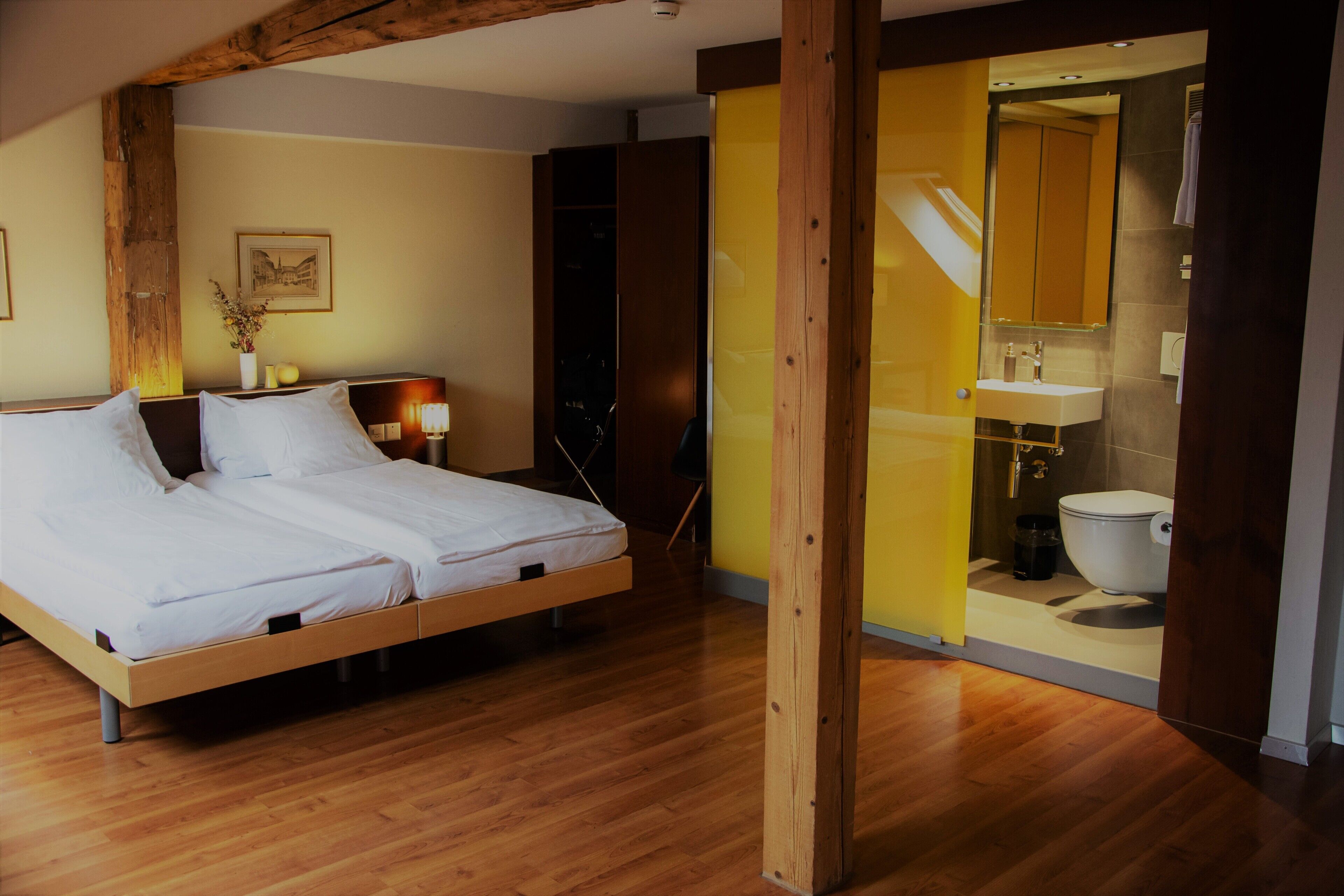 Chambre Confort | Salle de bain | Douche, sèche-cheveux, serviettes fournies