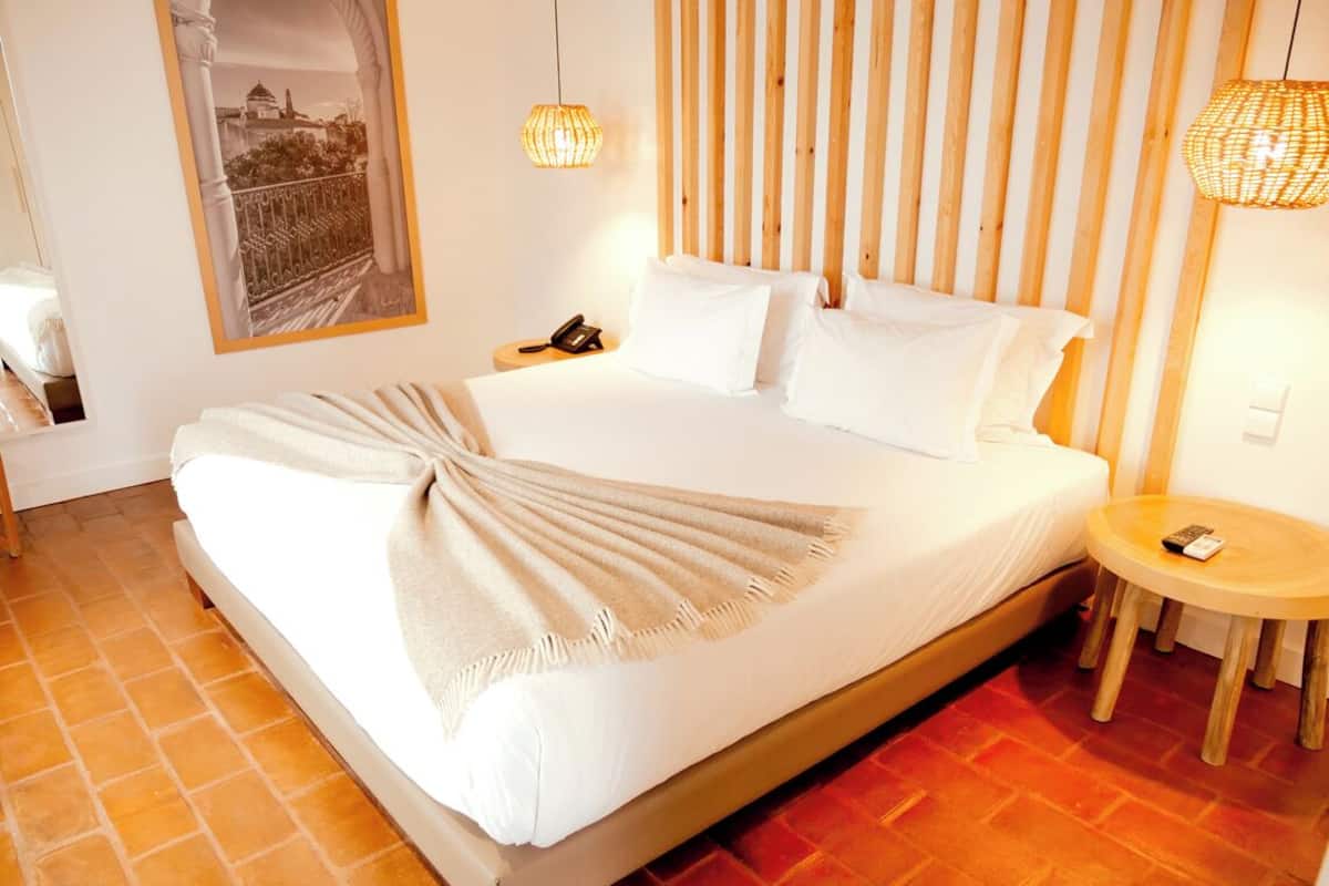 1 chambre, literie de qualité supérieure, minibar, bureau