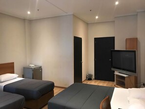 Quarto quádruplo | Roupas de cama premium, escrivaninha, quartos à prova de som