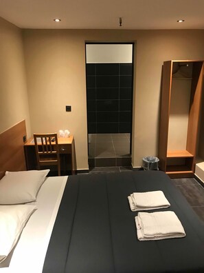 Double Room | Premium bedding, desk, soundproofing, rollaway beds - Royal Hotel (Brussels)