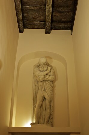 Interior entrance - Hotel Panda (Rome)