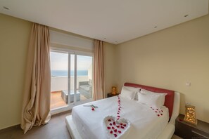 Elite Apartment, 2 Bedrooms, Sea View | Frette Italian sheets, premium bedding, memory-foam beds, soundproofing - Mnar Castle Apartments (Tangier)