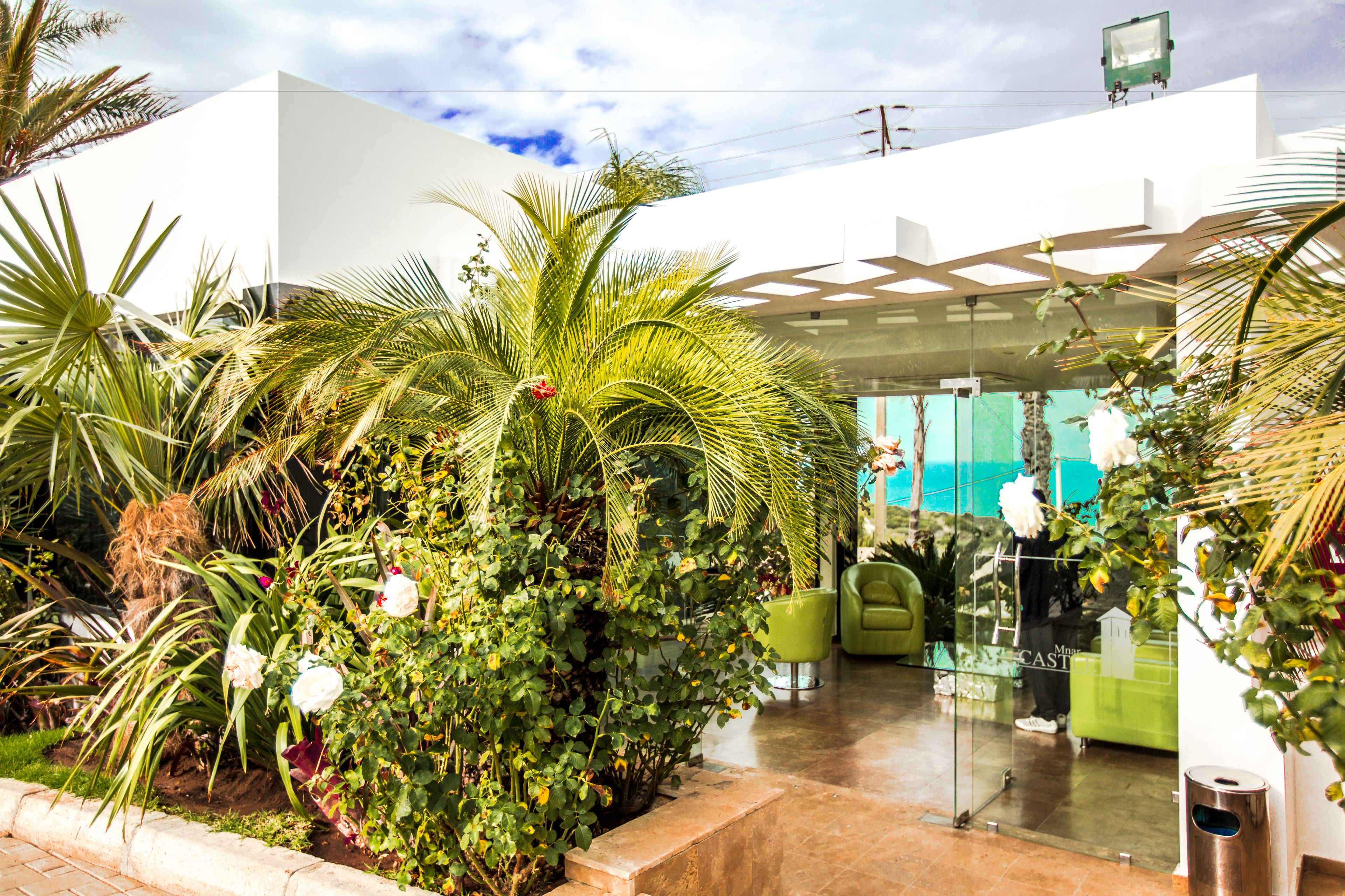 Vista frontal de la propiedad