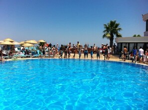 2 outdoor pools, pool umbrellas, sun loungers - Family Belvedere Hotel (Bodrum)