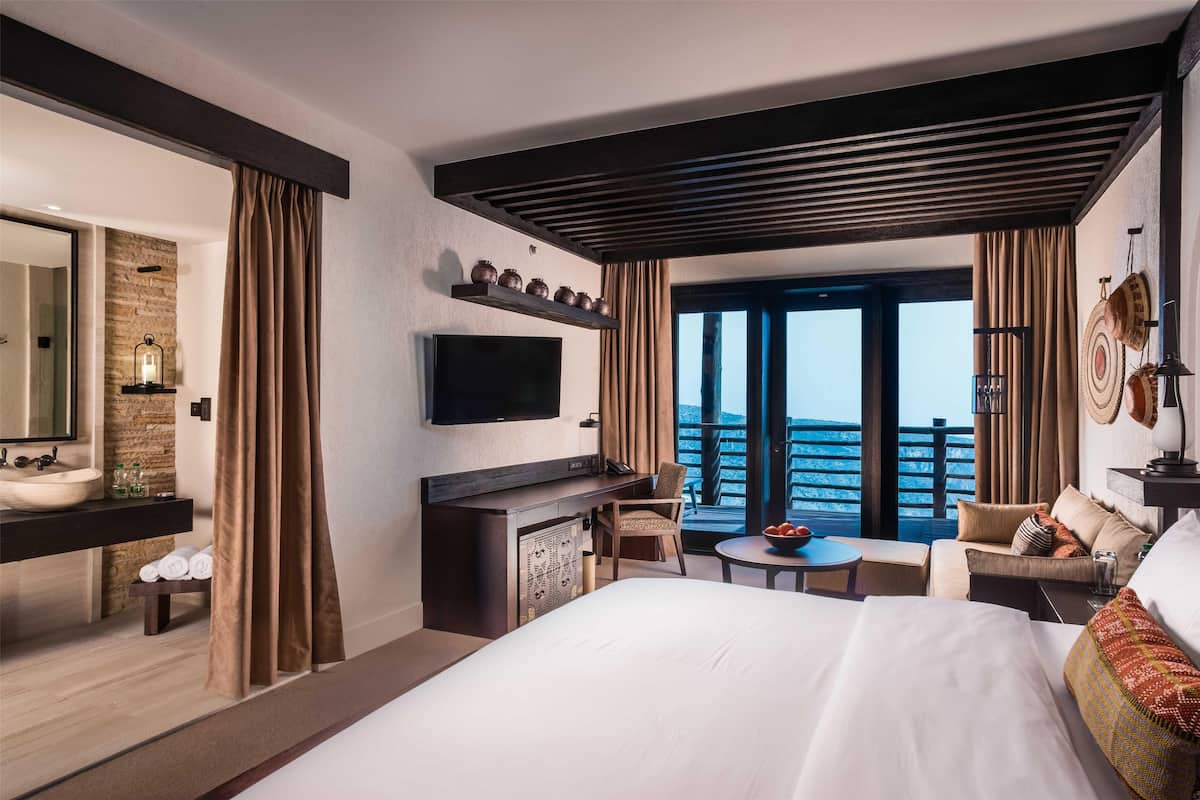 Premium bedding, minibar, in-room safe, individually decorated