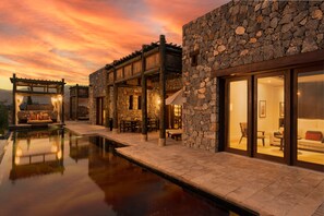 Villa (Jabal) | Hochwertige Bettwaren, Minibar, Zimmersafe, individuell dekoriert