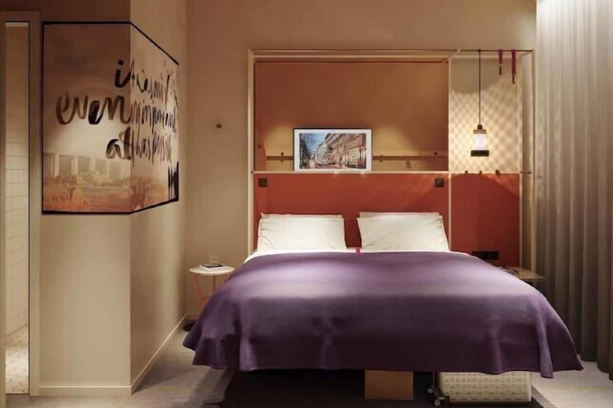 Blackout curtains, free WiFi, bed sheets