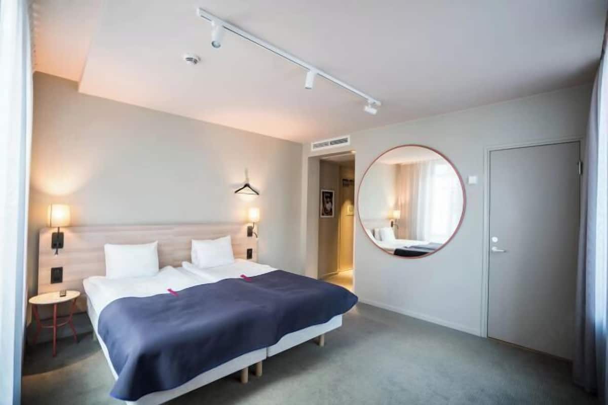 Blackout curtains, free WiFi, bed sheets