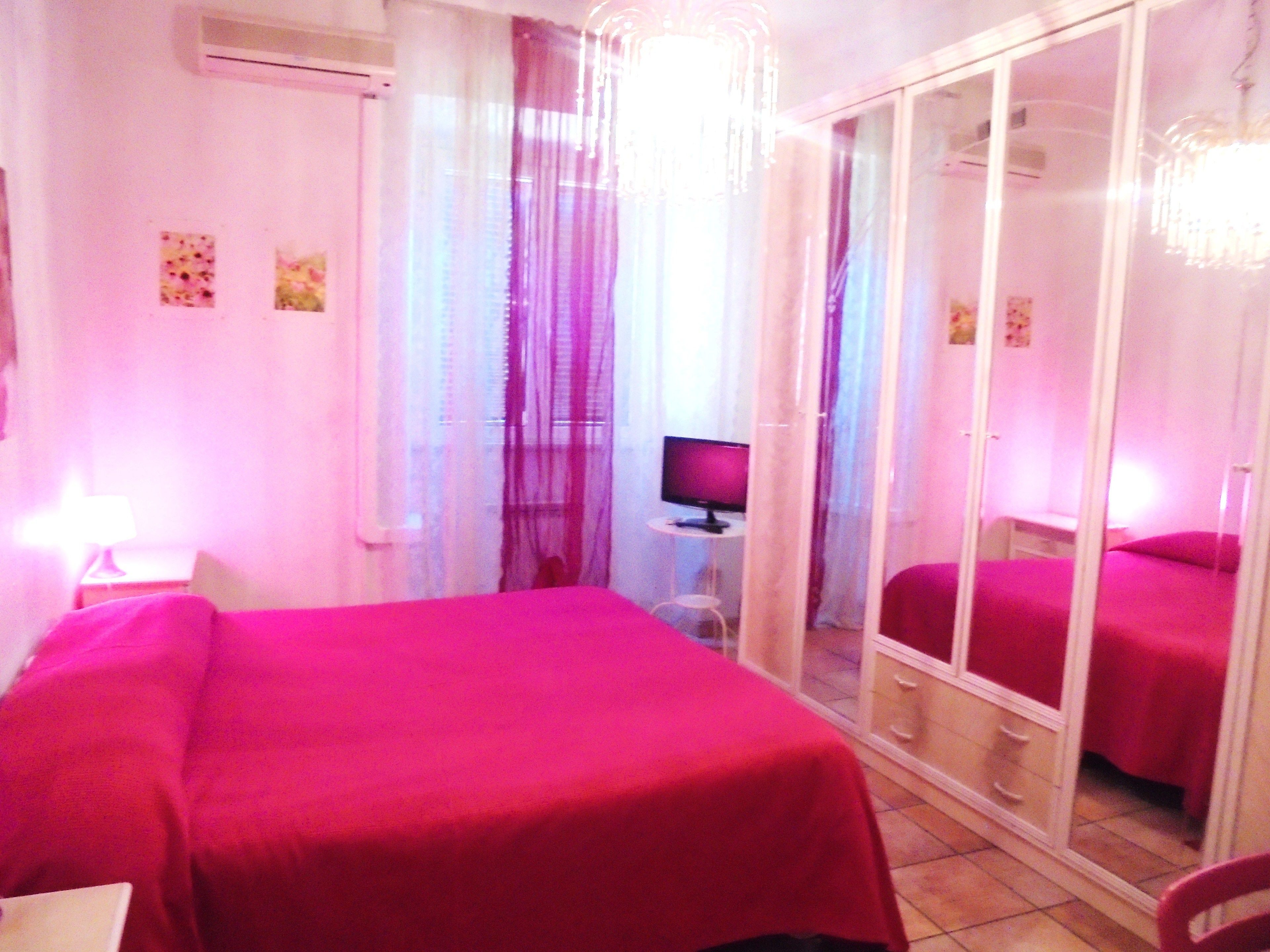 각각 다르게 가구 비치, 책상, 무료 WiFi, 침대 시트