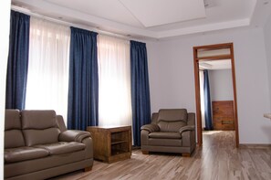 32-inch flat-screen TV with satellite channels, TV - Nile Village Hotel (Jinja)