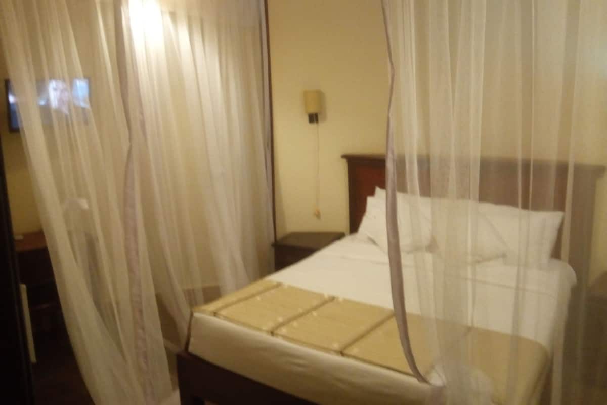 Ropa de cama de alta calidad y minibar