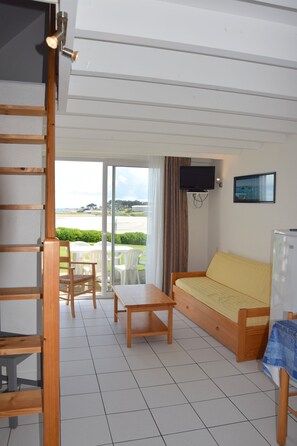 Casa de campo (cleaning 33€ for 6 or more nights) | Escritorio y tabla de planchar con plancha