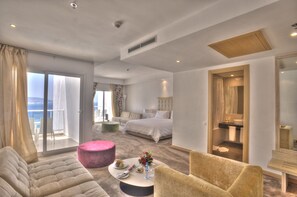 Ropa de cama de alta calidad y minibar 