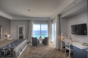 Junior Suite | Premium bedding, minibar, in-room safe, desk