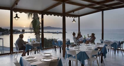 Akasti Hotel