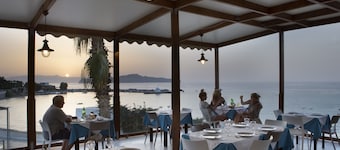 Akasti Hotel
