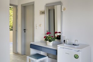 Quarto standard, vista para o jardim | Frigobar, cofres nos quartos, ferros/tábuas de passar roupa