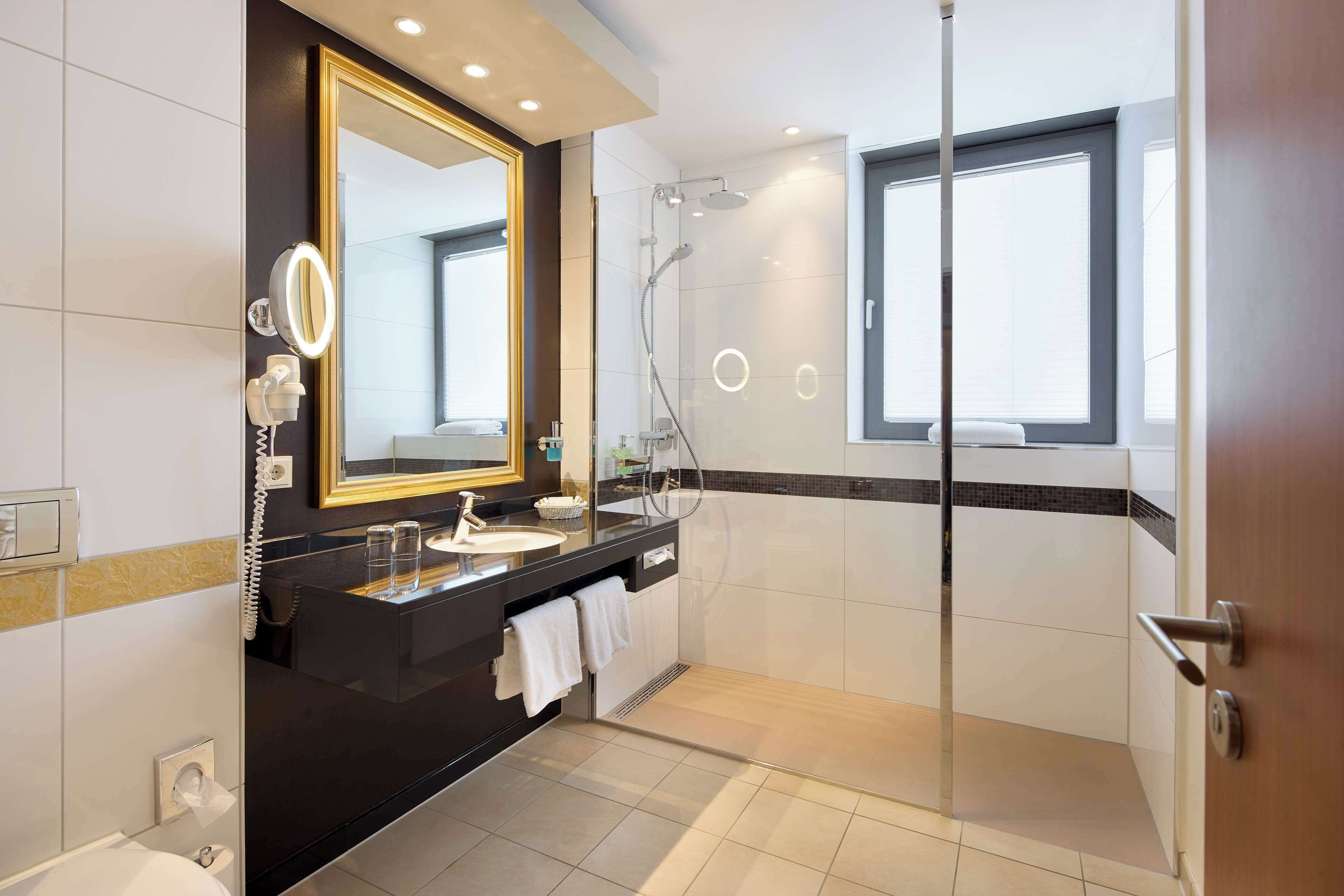 deluxe room, 1 double bed (quiet location) | bathroom | hair dryer, bathrobes, heated floors, towels