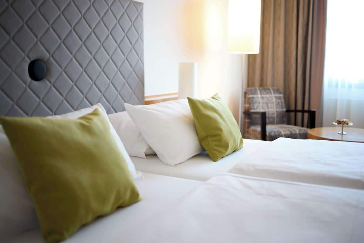 Hypo-allergenic bedding, minibar, in-room safe, desk