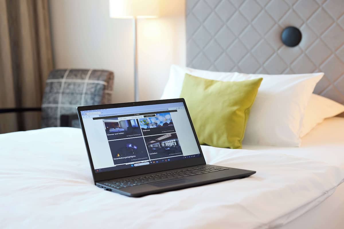 Hypo-allergenic bedding, minibar, in-room safe, desk