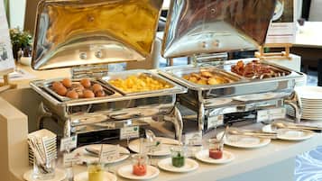 Petit déjeuner buffet servi tous les jours en supplément