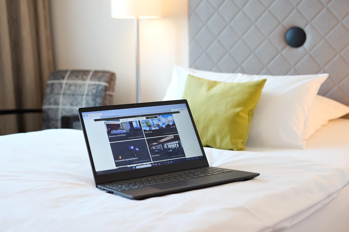 Hypo-allergenic bedding, minibar, in-room safe, desk
