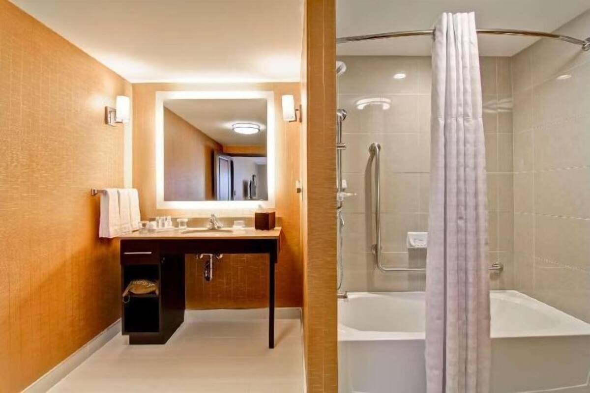 Bathroom | Free toiletries, hair dryer, towels