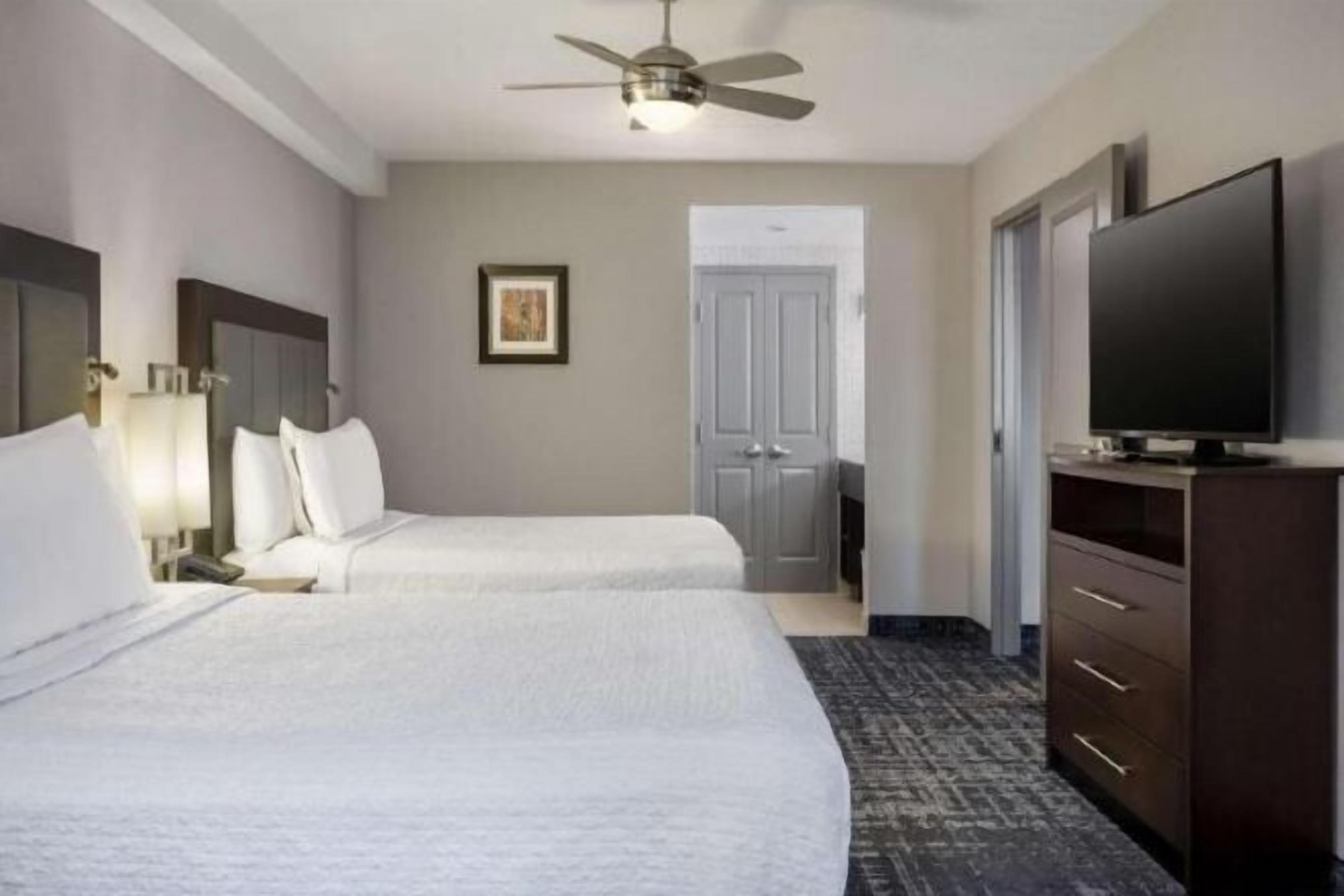 Caja de seguridad en la habitación, escritorio, wifi y ropa de cama 